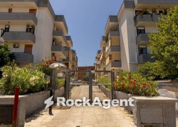 Facciata - Three-room apartment via G. Lembo 11, Bari (neighborhood Santo Spirito) - photo 23