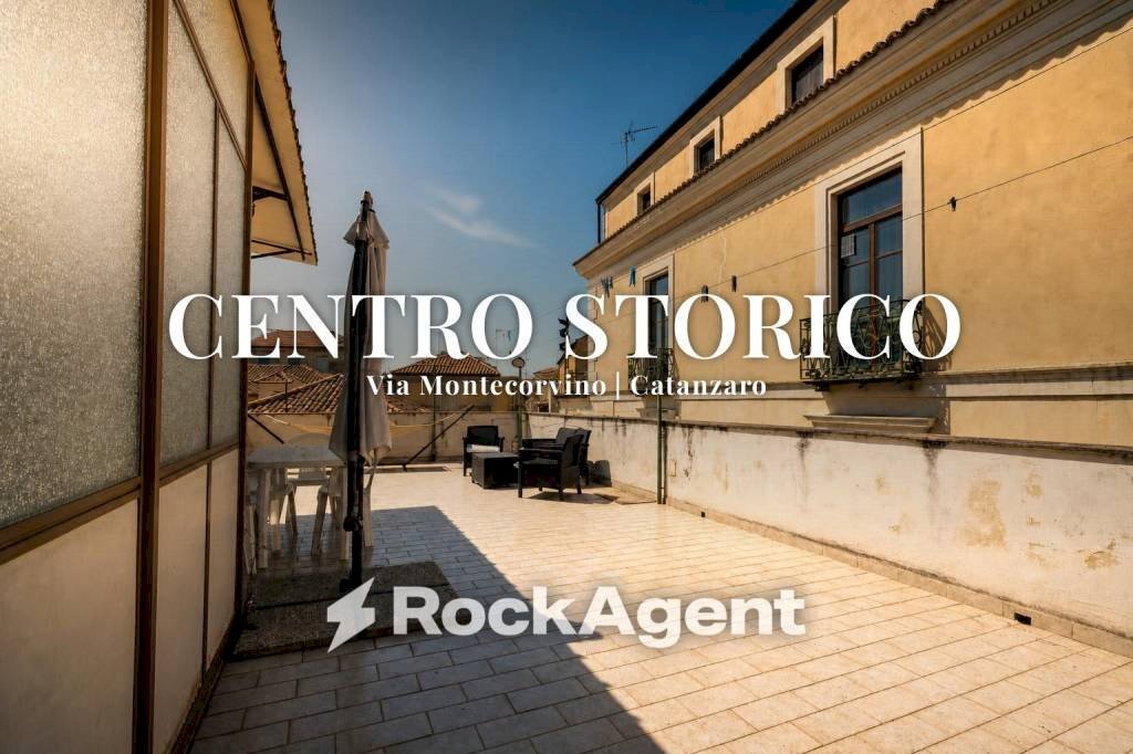 Veranda - Attico via Montecorvino, 2, Catanzaro - foto 1