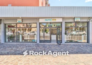 Facciata - Negozio via del Triumvirato, 89/A, Bologna (zona Borgo Panigale) - foto 4