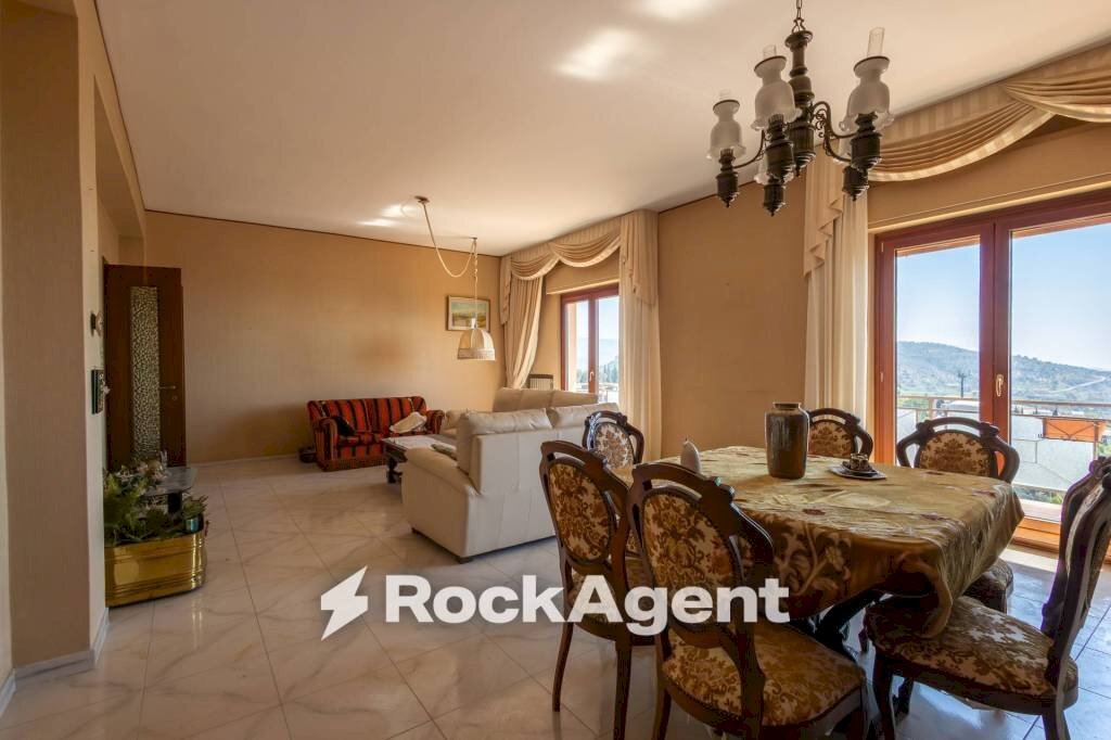 Salone - Quadrilocale via San Brunone di Colonia, 13, Catanzaro - foto 3