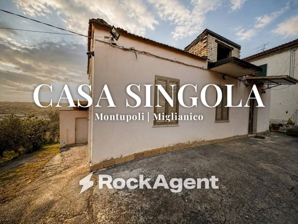 Cortile interno - Villa contrada Montupoli Foro, Miglianico - foto 1