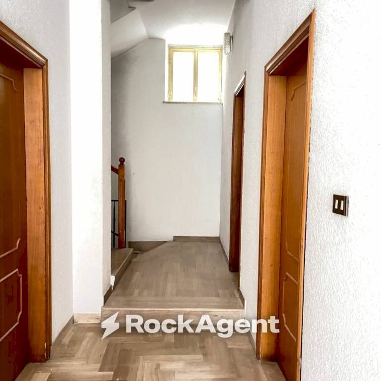 Interno palazzo - Quadrilocale viale Piceno Aprutino, 120, Civitella del Tronto - foto 3