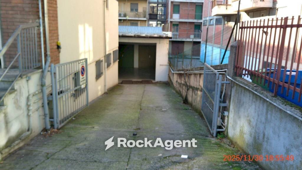 Cortile interno - Box viale Montello, 13, Mantova - foto 1