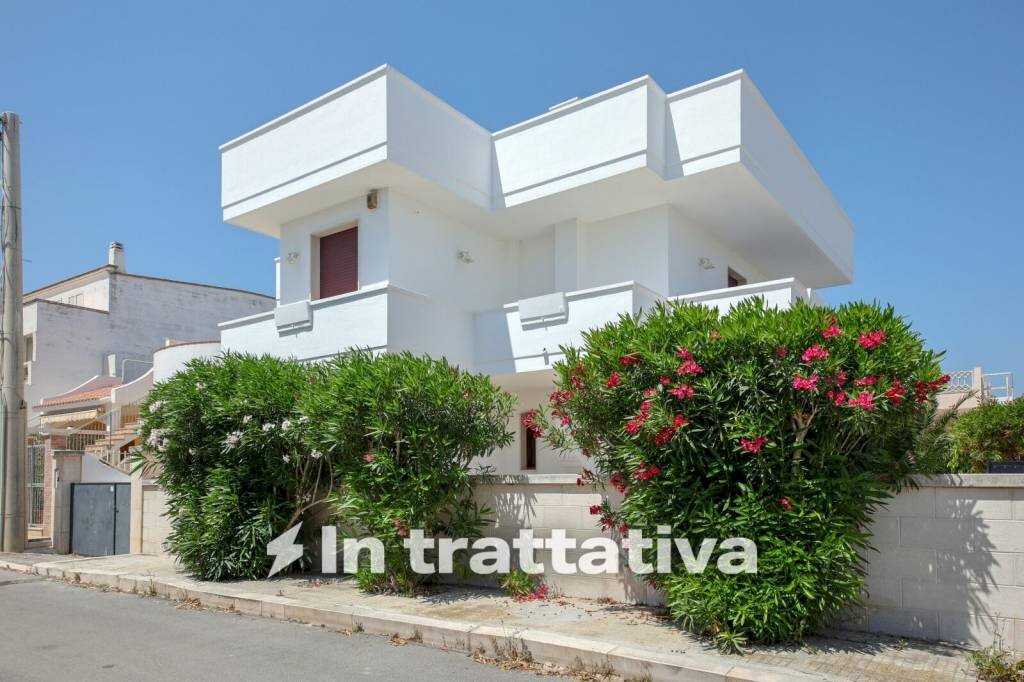 Facciata - Villa via Venere, 37, Carovigno - foto 1