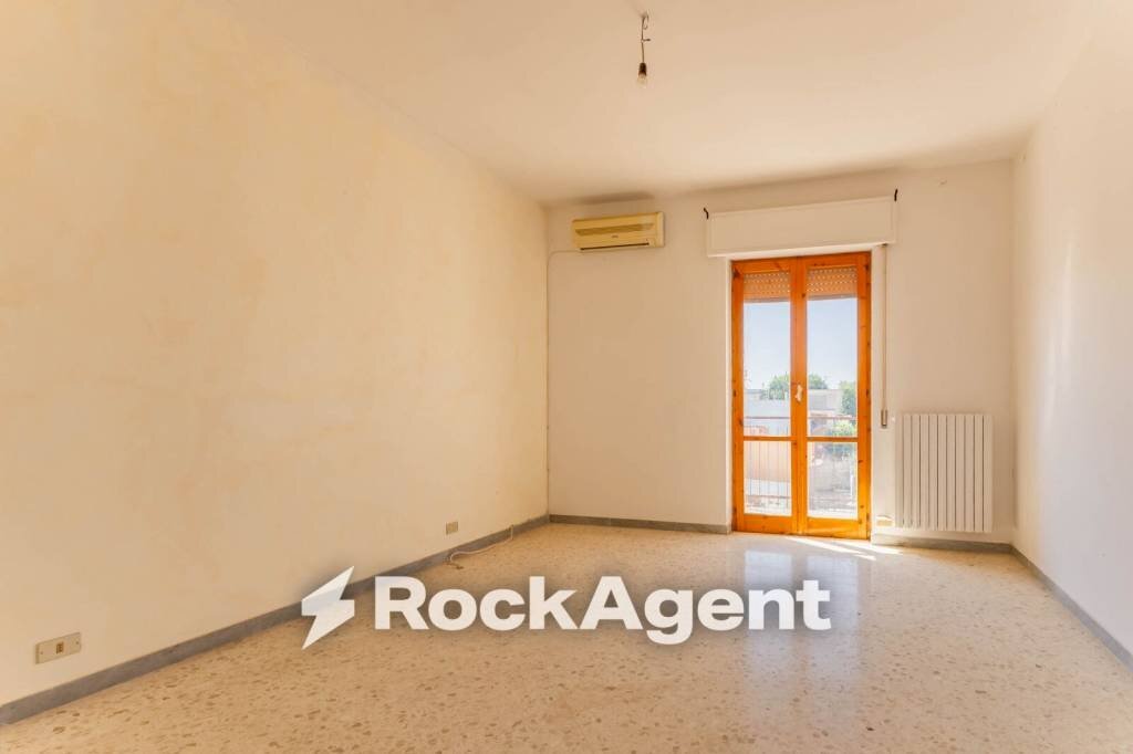 Camera da letto - Three-room apartment via Caprera, 14, Bitonto - photo 3
