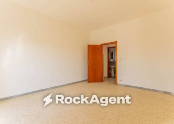 Camera da letto - Three-room apartment via Caprera, 14, Bitonto - photo 2