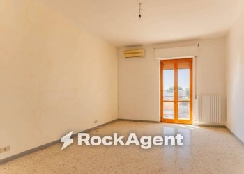 Camera da letto - Three-room apartment via Caprera, 14, Bitonto - photo 3
