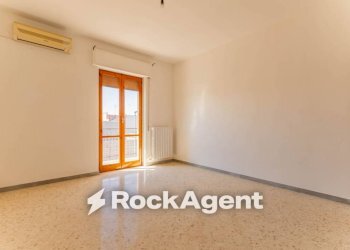 Camera da letto - Three-room apartment via Caprera, 14, Bitonto - photo 8