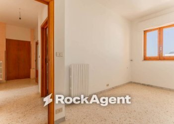 Camera da letto - Three-room apartment via Caprera, 14, Bitonto - photo 17