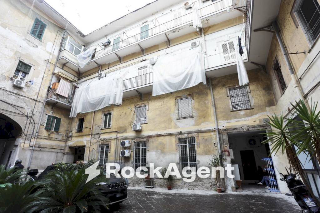 Cortile interno - Appartamento vico San Maria Ad Agnone, 18, Napoli - foto 2
