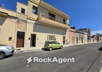 Facciata - Quadrilocale via Armando Diaz, 42, Martano - foto 36