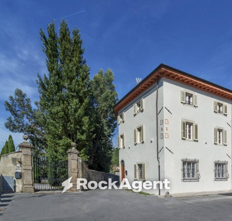 Facciata - Villa via della Boccaccia, Capannori - foto 1
