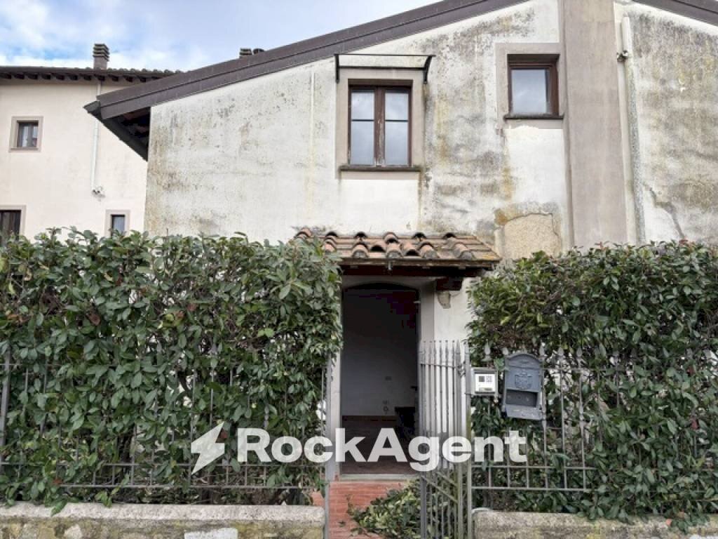 Facciata - Villa a Schiera via Oglio, 15, Montemurlo - foto 3