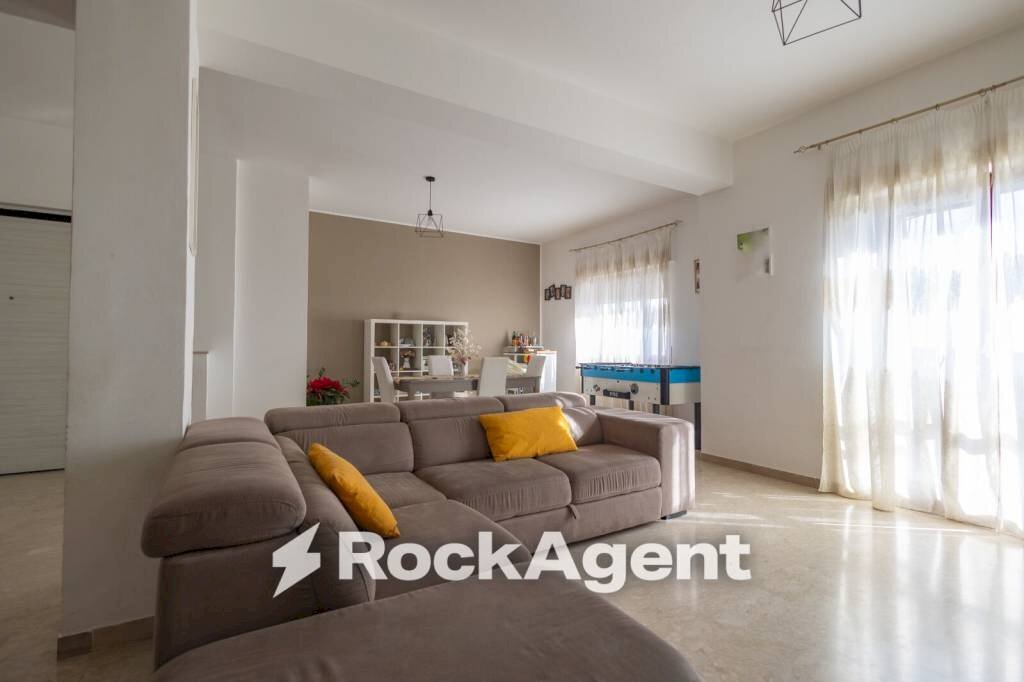 Salone - Appartamento viale Vincenzo de Filippis, 61, Catanzaro - foto 2