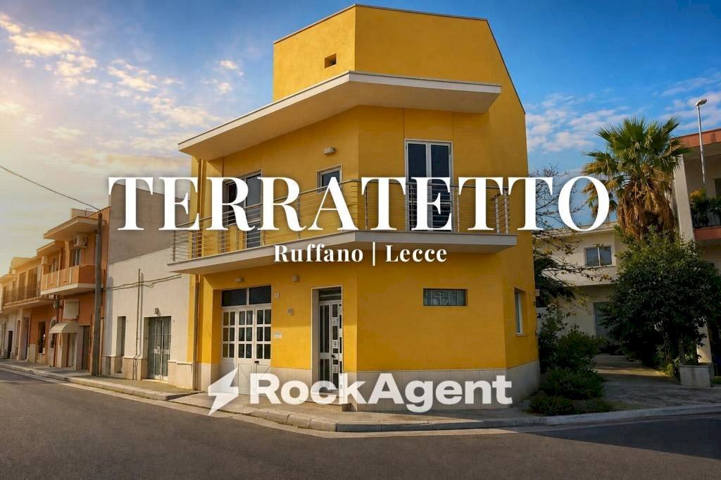 Facciata - Casa indipendente via Vittorio Veneto, 97, Ruffano - foto 1
