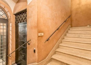 Interno palazzo - Three-room apartment via di Sant'Ignazio, 9, Roma (neighborhood Centro Storico) - photo 13