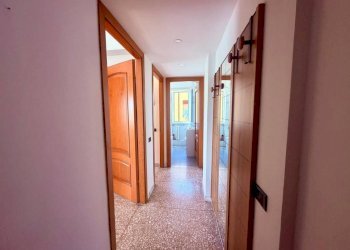 Corridoio - Three-room apartment via Capo Soprano, Roma (neighborhood Lido di Ostia) - photo 17