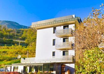 Facciata - Quadrilocale Località Panorama 7, Chatillon - foto 1