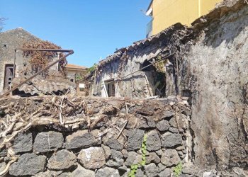 e5c41172-af5e-4d5e-b381-3302ad4ce7f5 - Rustic Via Maugeri 12, Valverde - photo 4