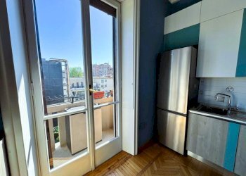 Soggiorno con cucina a vista - Appartamento Via Andrea Maria Ampère 9, Milano (zona Città Studi) - foto 14