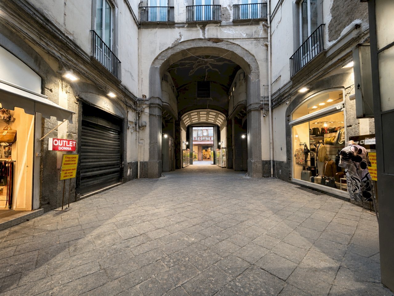 0.3.png - Quadrilocale Via Toledo 317, Napoli (zona Quartieri Spagnoli) - foto 3