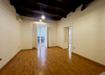 12.JPG - Appartamento Via Toledo 317, Napoli (zona Quartieri Spagnoli) - foto 6