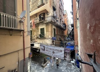 14.JPG - Appartamento Via Toledo 317, Napoli (zona Quartieri Spagnoli) - foto 9