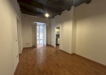 15.JPG - Appartamento Via Toledo 317, Napoli (zona Quartieri Spagnoli) - foto 10