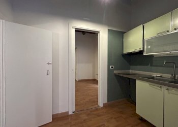 17.JPG - Appartamento Via Toledo 317, Napoli (zona Quartieri Spagnoli) - foto 13