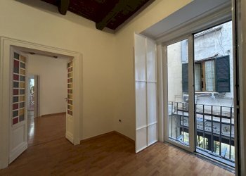 26.JPG - Appartamento Via Toledo 317, Napoli (zona Quartieri Spagnoli) - foto 21