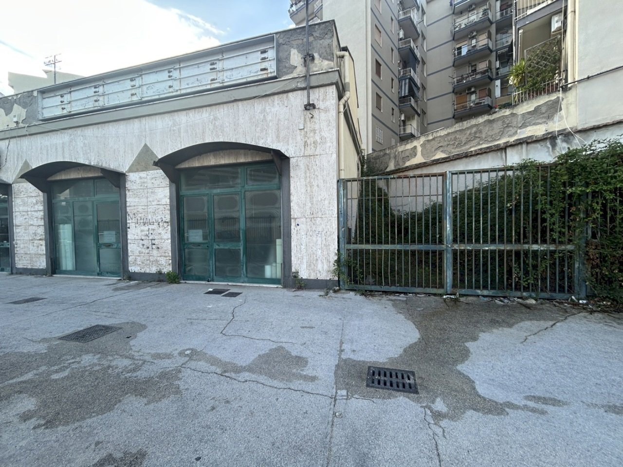 0.1.JPG - Commercial Premises Piazza Enrico Cenni 1, Napoli (neighborhood Poggioreale) - photo 2