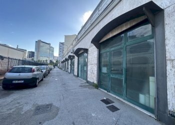 0.2.JPG - Commercial Premises Piazza Enrico Cenni 1, Napoli (neighborhood Poggioreale) - photo 1