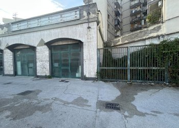 0.1.JPG - Commercial Premises Piazza Enrico Cenni 1, Napoli (neighborhood Poggioreale) - photo 2