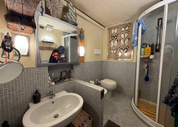 Bagno - Four-room apartment Via delle Moline, Bologna (neighborhood Centro Storico) - photo 21