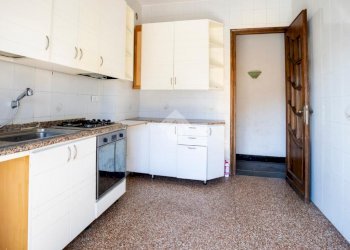 Quadrilocale Via Montaldo, Genova (zona Marassi) - foto 8