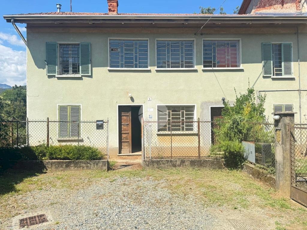 Casa semi indipendente Frazione Serralunga, Piatto - foto 1