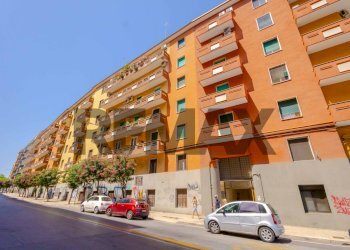 Edificio all\'aperto - Trilocale Viale Quinto Ennio
 
1, Bari - foto 1