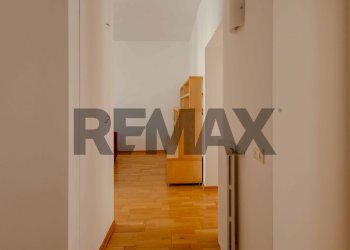 Hall / corridoio - Trilocale Viale Quinto Ennio
 
1, Bari - foto 12