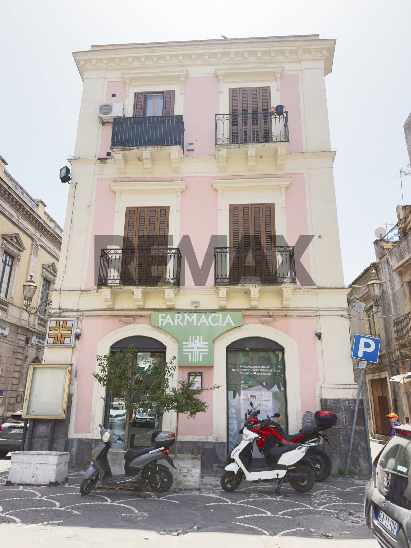 Edificio all\'aperto - Commercial Premises Piazza Indipendenza
30-31, Paterno - photo 2