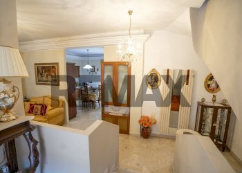 Hall / corridoio - Semi-detached house Via Domenico Grasso
5, Aci Castello - photo 4