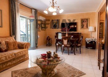 Sala da pranzo - Quadrilocale Via Delle Orchidee
 
13, Melilli - foto 1