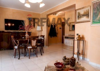 Sala da pranzo - Quadrilocale Via Delle Orchidee
 
13, Melilli - foto 4