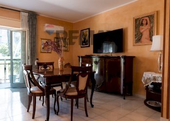 Sala da pranzo - Quadrilocale Via Delle Orchidee
 
13, Melilli - foto 5