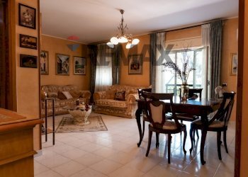 Sala da pranzo - Quadrilocale Via Delle Orchidee
 
13, Melilli - foto 6