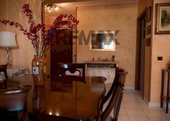 Sala da pranzo - Quadrilocale Via Delle Orchidee
 
13, Melilli - foto 9