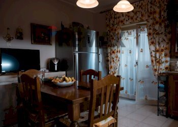 Sala da pranzo - Quadrilocale Via Delle Orchidee
 
13, Melilli - foto 12