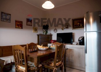 Sala da pranzo - Quadrilocale Via Delle Orchidee
 
13, Melilli - foto 13