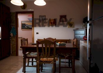 Sala da pranzo - Quadrilocale Via Delle Orchidee
 
13, Melilli - foto 14