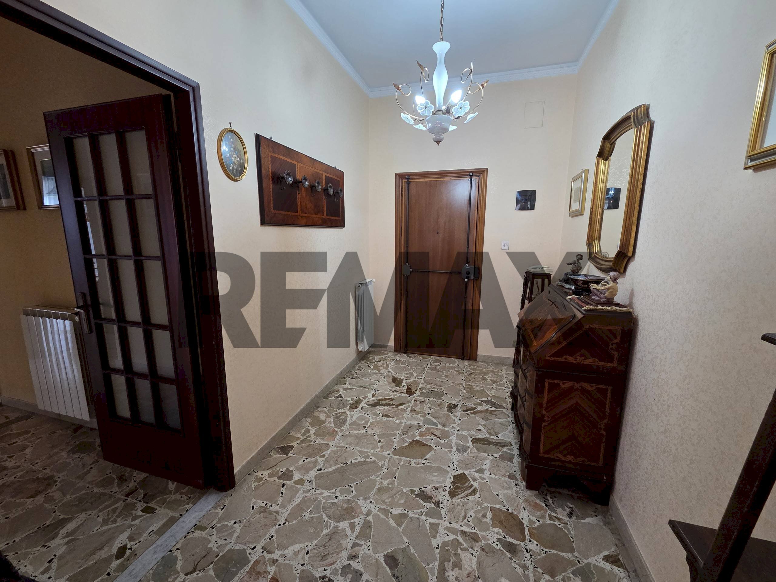 Hall / corridoio - Apartment Via Enrico Fermi
28, Giarre - photo 3