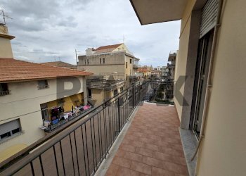 Balcone - Appartamento Via Enrico Fermi
 
28, Giarre - foto 1